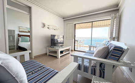 22 Bronze Beach| Seaviews & Beach access| 2BR Umhlanga 