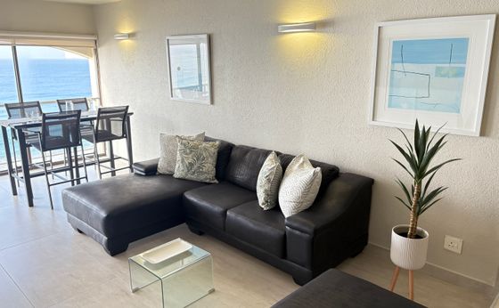 702 Bermudas| Stunning seaviews and beach access| 3BR Umhlanga