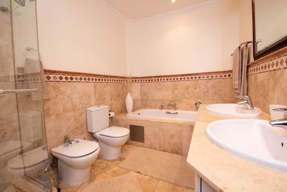 Main en suite