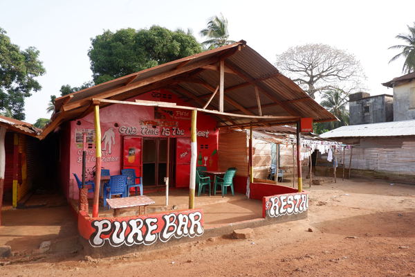R & B Bar