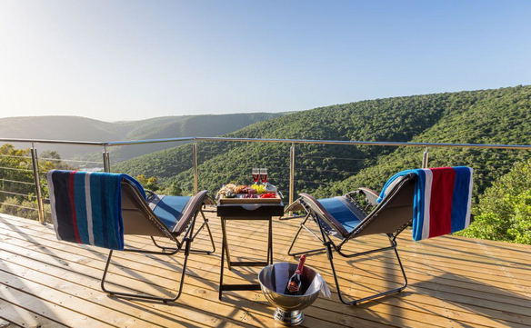 Expansive views of the Outeniqua mountains and a glimpse of the Keurbooms River
