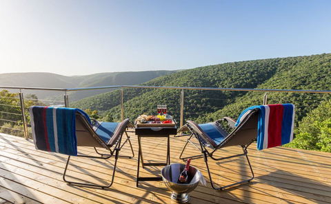 Expansive views of the Outeniqua mountains and a glimpse of the Keurbooms River