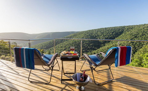 Expansive views of the Outeniqua mountains and a glimpse of the Keurbooms River