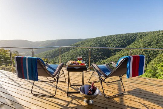 Expansive views of the Outeniqua mountains and a glimpse of the Keurbooms River