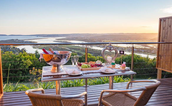 Expansive views of the Robberg Nature Reserve, the Indian Ocean and the Keurbooms Estuary