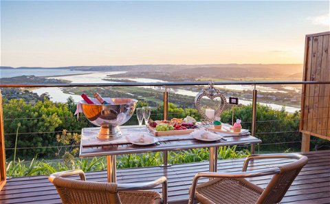 Expansive views of the Robberg Nature Reserve, the Indian Ocean and the Keurbooms Estuary