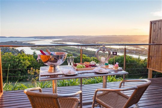 Expansive views of the Robberg Nature Reserve, the Indian Ocean and the Keurbooms Estuary