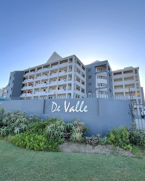 De Valle Collection