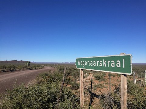 Karoo roads. En route to Wagenaarskraal. Photo by Graham Maclachlan via Wikimedia Commons Victoria_West,_South_Africa_-_panoramio_-_Graham_Maclachlan_(2)