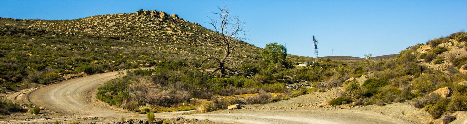 Karoo Roads. Photo by Juanita Swart on Unsplash juanita-swart-SEGA-2Xc2ks-unsplash