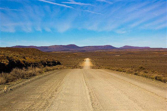 Karoo road. Photo by Juanita Swart on Unsplash juanita-swart-SxI8zWKqlek-unsplash