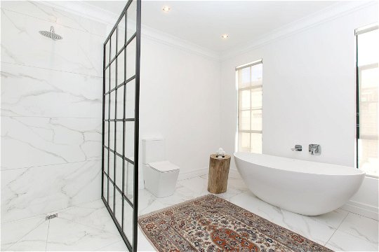 Spacious bathroom with luxurious fixtures - La Maison on Main Self Catering, Paarl