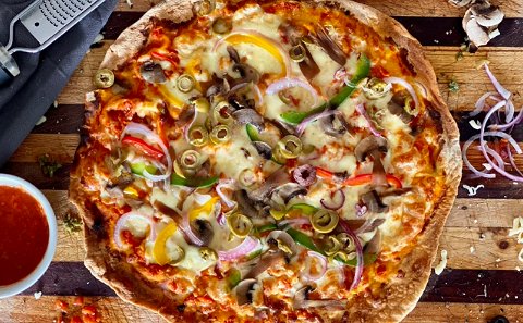 Pizza, Margherita, Tommy, Sugo, Vegetarian, restaurant, Tomato, Vegetables, onions, olives, green, red, yellow, peppers, mushrooms