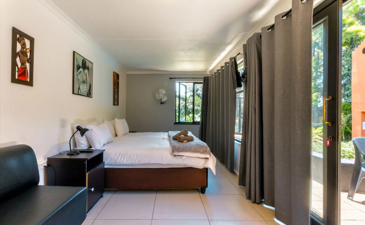 Deluxe Room 7