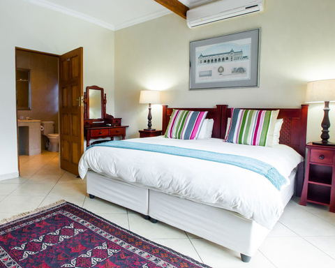 King size bed in the family room, or take off the coverter and have 2 x sinlge beds