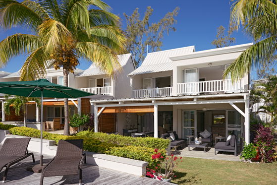 Front view, outside area, garden Front view, outside area, garden