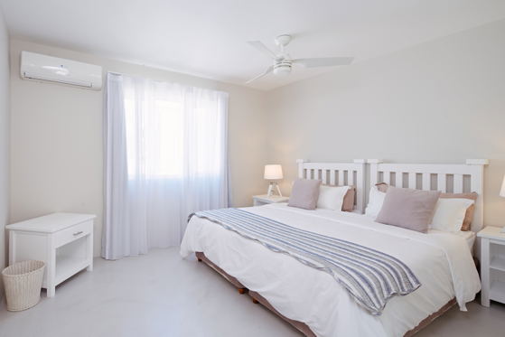 Bedroom with large windows and natural colours Bedroom with large windows and natural colours