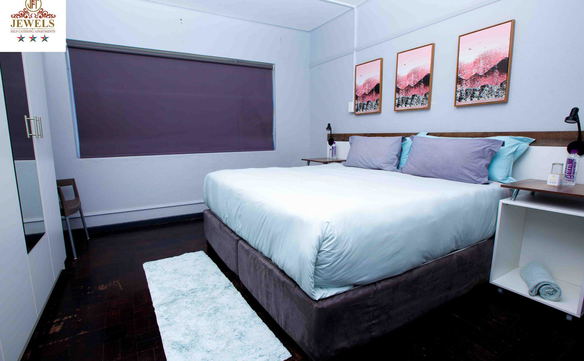 SELF-CATERING UNITS