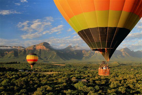 Hot air balloon ride around the eastern Drakensberg Escarpment, Hoedspruit.