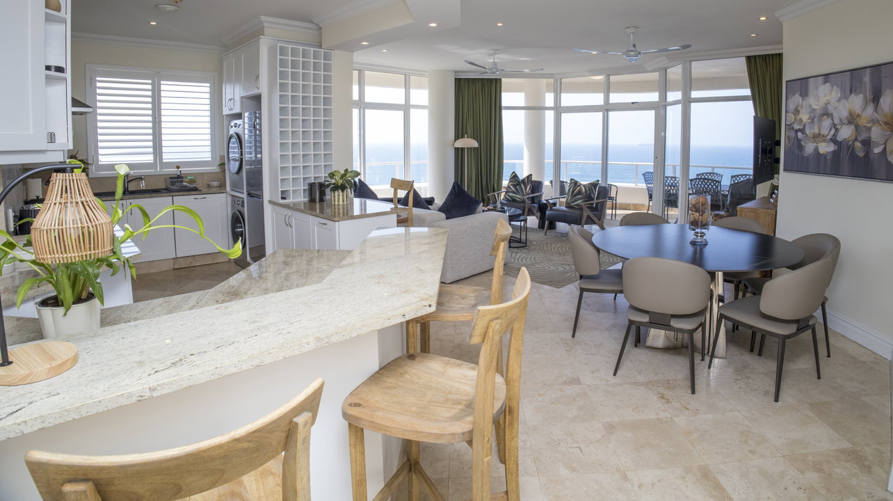Kitchen, Lounge and Dining Area