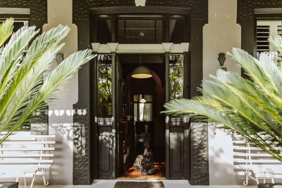 Welcome at the Black House