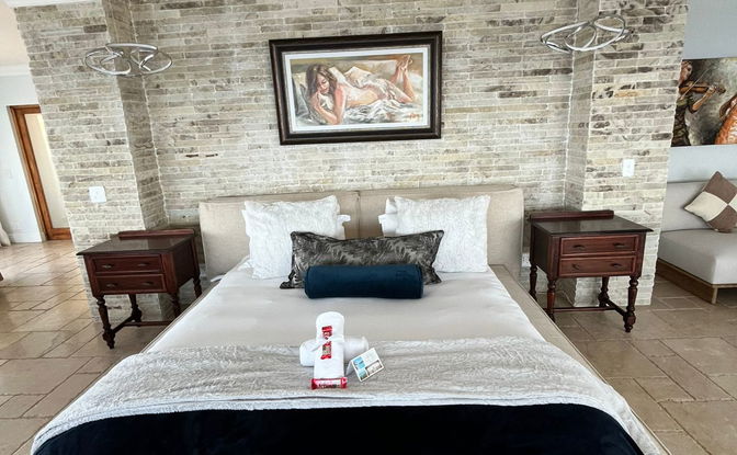 Avah May Luxury Suite