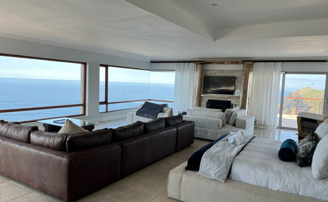 Avah May Luxury Suite
