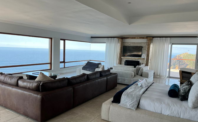 Avah May Luxury Suite