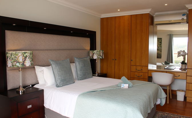 Kaylie Island Suite