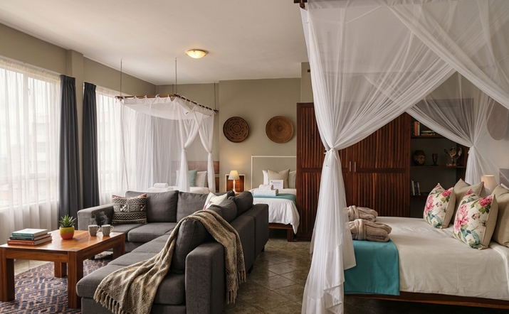 Self-Catering Studio with Fully Equipped Kitchen