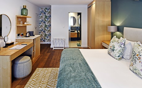 Luxury King Room 11 Mirabelle Guesthouse balcony