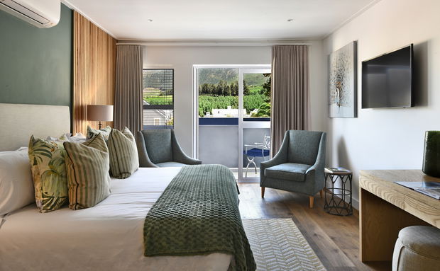 Luxury King / Twin Room with balcony and mountain view