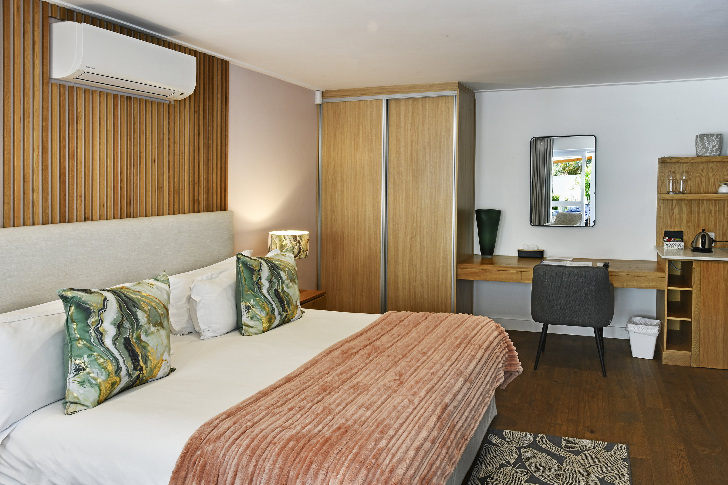 Stylish luxury room in the heart of Franschhoek