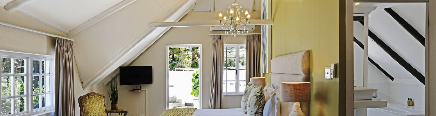 Guest room with ensuite bathroom and in-room spa treatment option in Franschhoek