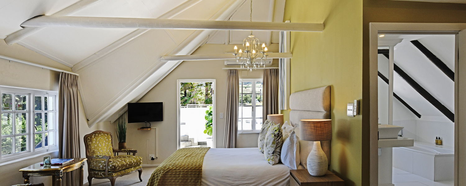 Guest room with ensuite bathroom and in-room spa treatment option in Franschhoek