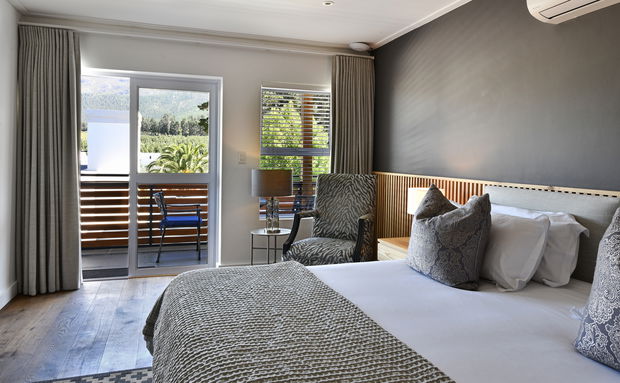 Luxury King / Twin Room with balcony and mountain views 