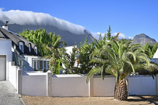 Boutique guesthouse with mountain views in the Franschhoek Valley