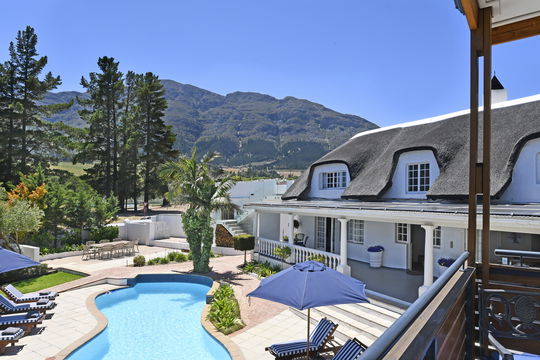 Scenic pool at sunrise with panoramic mountain views in Franschhoek