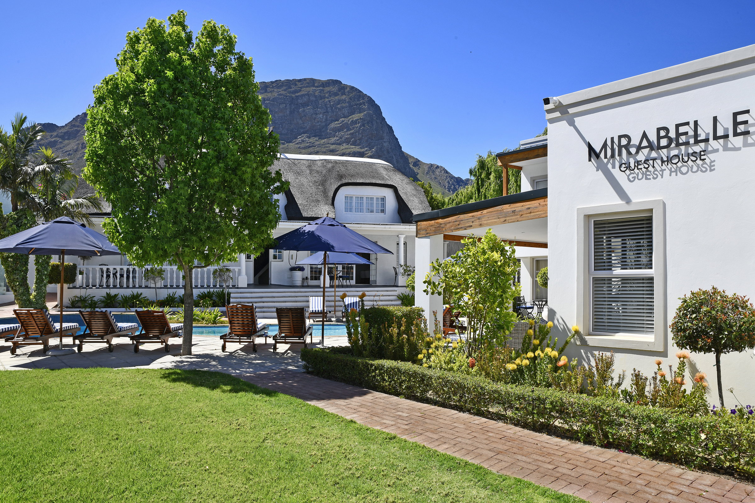 Luxury guesthouse in Franschhoek with beautiful mountain views