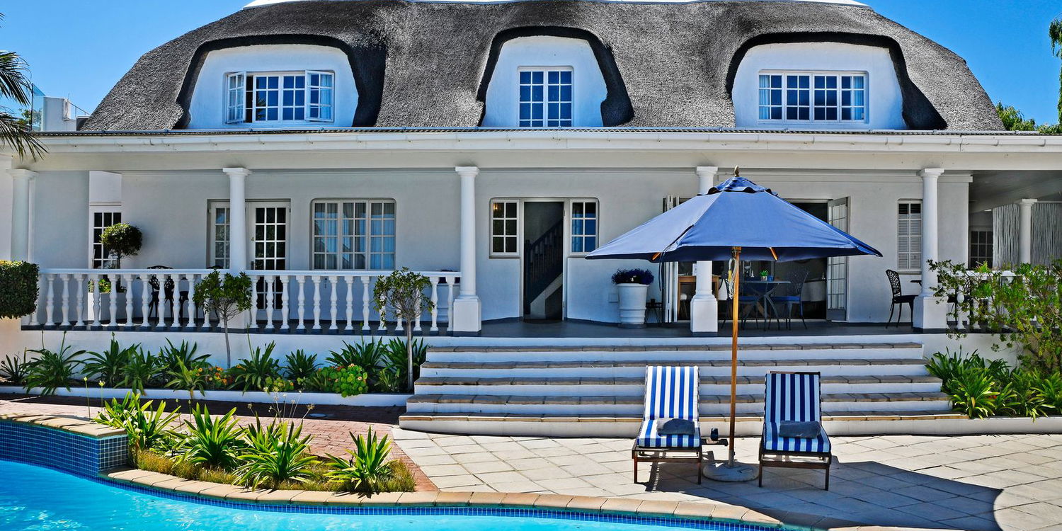 Luxury thatched villa in Franschhoek with panoramic mountain views