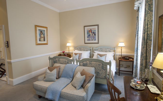 Hugenot Room