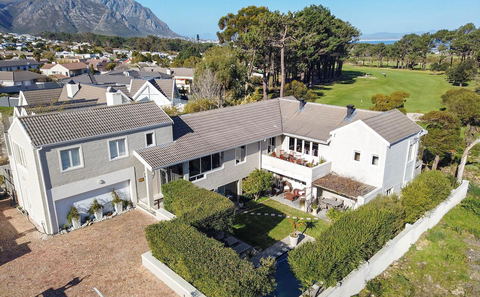 Hermanus Lodge on the Green