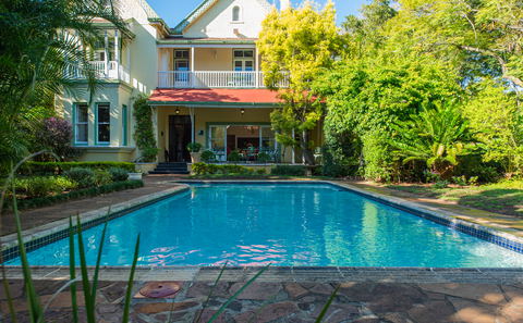 Hacklewood Hill Country House