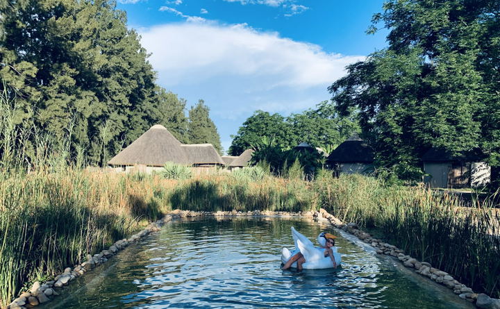 Swimming pool 