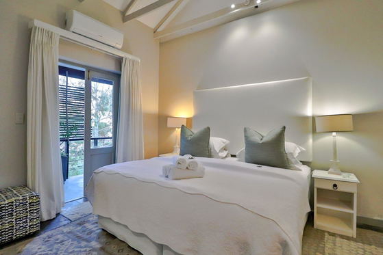 Neat Bed, Hermanus, Lodge on the Green, Beachfront Lodge, DCC Hotel Group