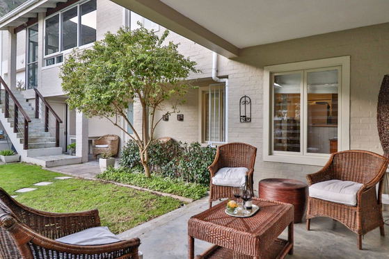 Dining Room in the Courtyard, Hermanus, Lodge on the Green, Cliff Path Lodge, DCC Hotel Group