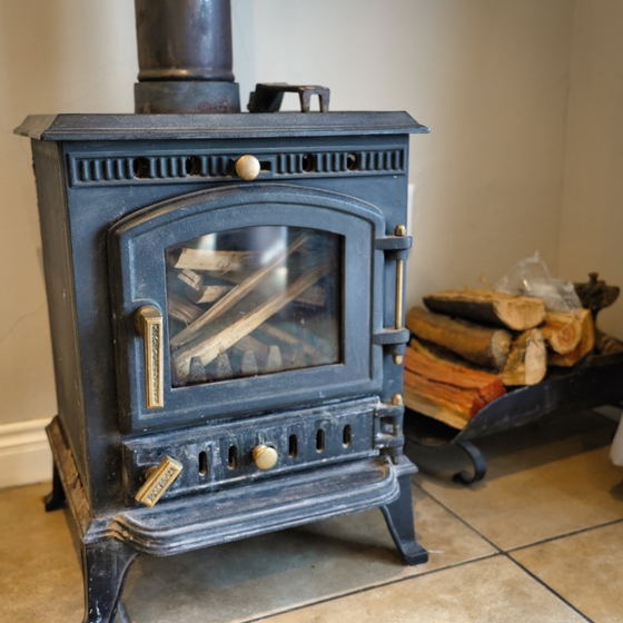 Cast Iron Fireplace (Wood 1 x per day between May & Aug)