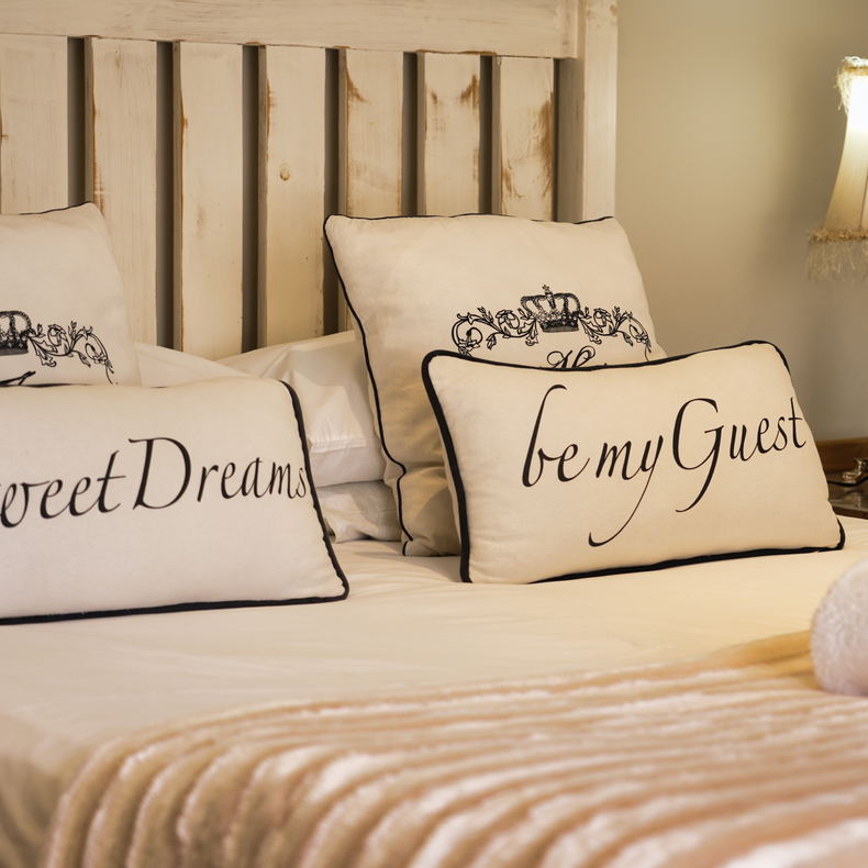 Main Bedroom Queen Bed Main Bedroom Queen Bed
