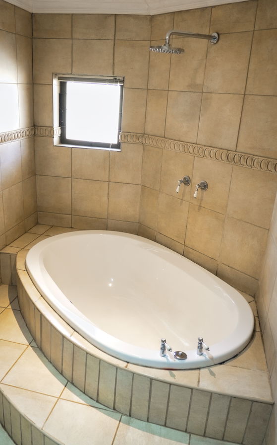 Oval Bath & shower in one