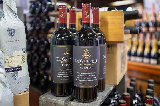 34 South restaurant, Knysna. Wine shop